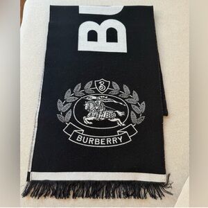 Burberry Black and White wool Scarf